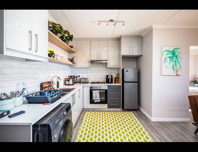2 BEDROOM APARTMENT FOR SALE IN TABLE VIEW